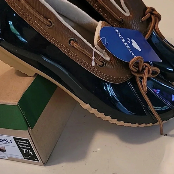 Woman's JBU Navy blue duck shoes. - Picture 2 of 5